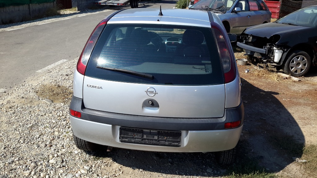 Bara fata Opel Corsa C 2003 hatchback 1.