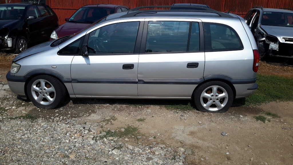 Bara fata Opel Zafira 2003 hatchback 2.2