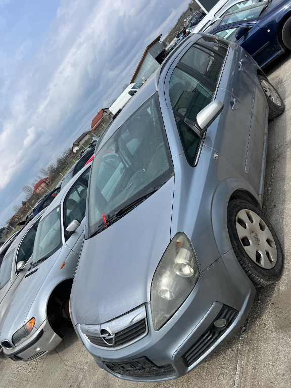 Bara fata Opel Zafira B 2007 Hatchback 1.9