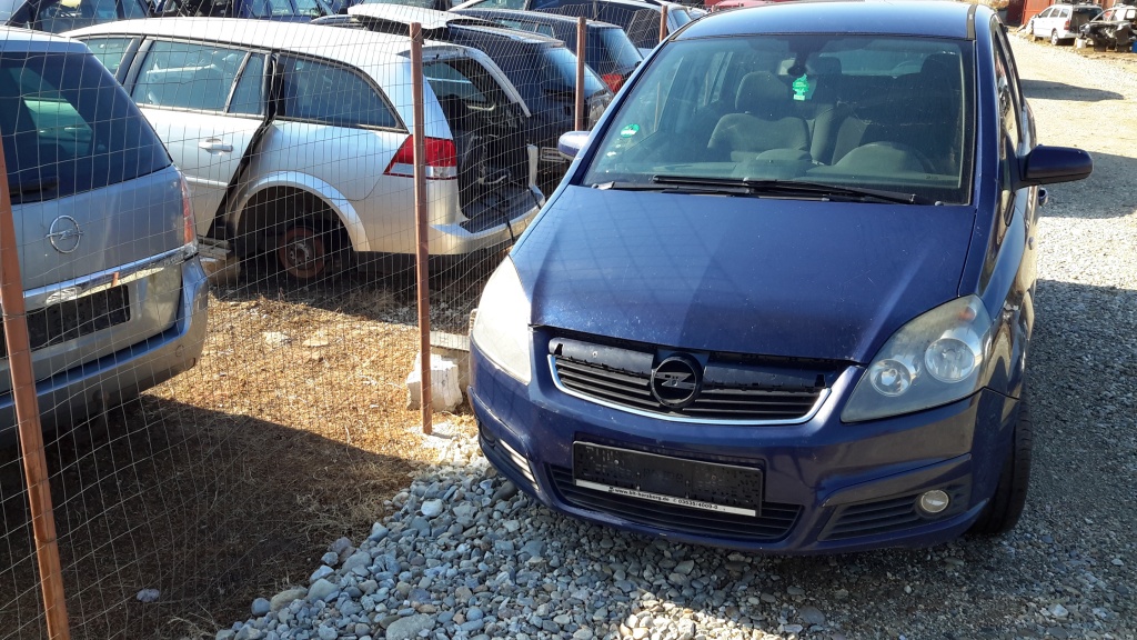 Bara fata Opel Zafira B 2007 hatchback 1.9