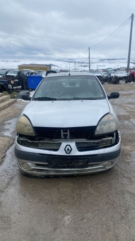 Bara fata Renault Clio 2003 limuzina 1,4 benzina