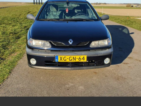 Bara fata Renault Laguna 2000 Hatchback 1,6