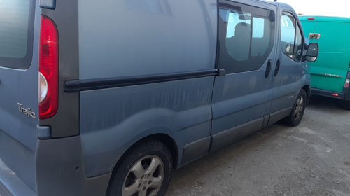 Bara fata Renault Trafic 2008 mixta 2.5 