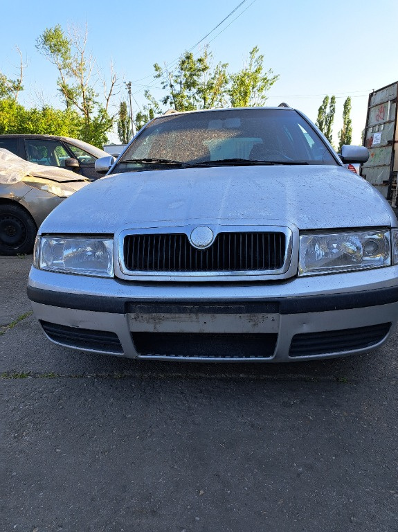 Bara fata Skoda Octavia 1