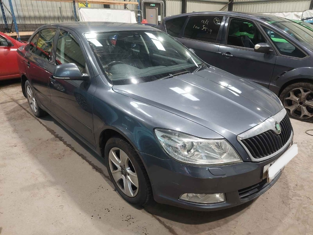 Bara fata Skoda Octavia 2 2011 SEDAN 1.6 TDI