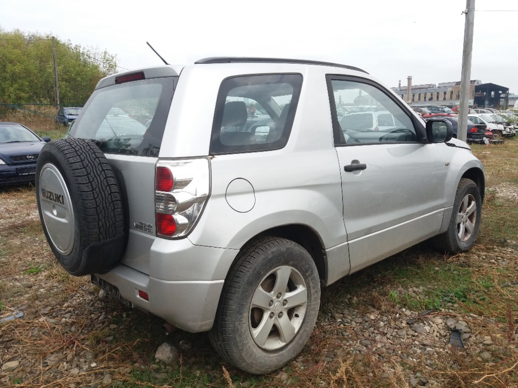 Bara fata Suzuki Grand Vitara 2006 SUV 2