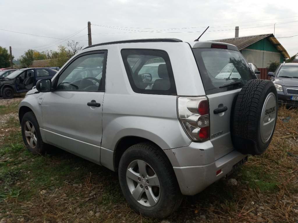 Bara fata Suzuki Grand Vitara 2006 SUV 2