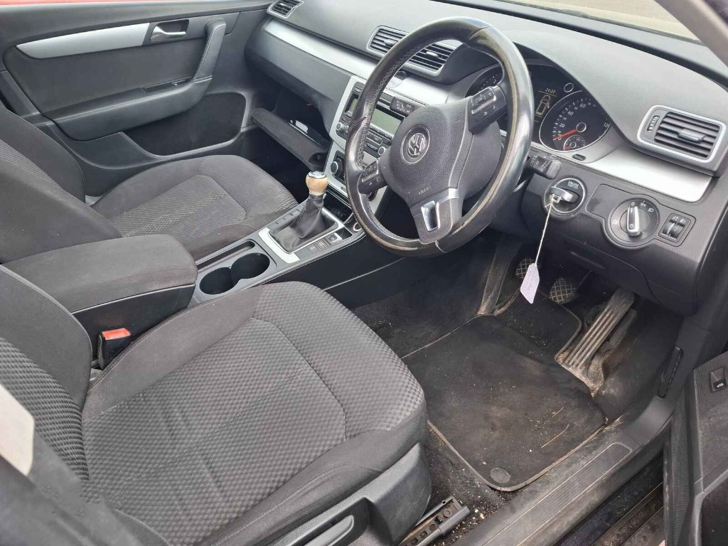 Bara fata Volkswagen Passat B7 2011 VARI