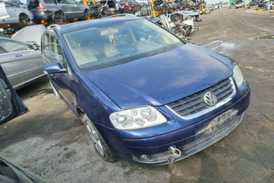 Bara fata Volkswagen Touran 2004 Monovolum 2.0 tdi