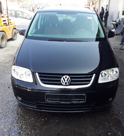 Bara fata Volkswagen Touran 2005 VAN 2.0 TDI COD M