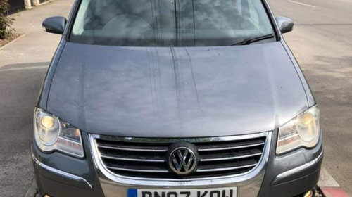 Bara fata Volkswagen Touran facelift 200