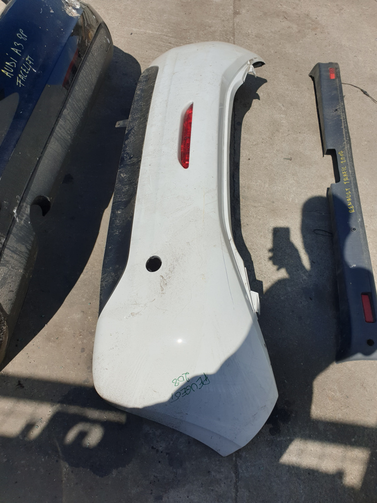 Bara spate alba Peugeot 208