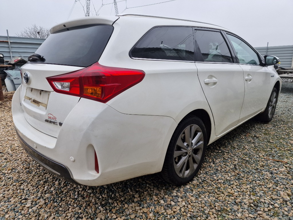 Bara spate completa Toyota Auris break a