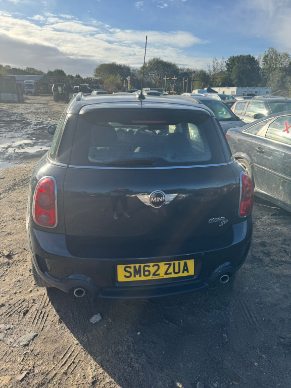 BARA SPATE CU LOC SENZORI DE PARCARE MINI COUNTRYMAN R60 FACELIFT 2012 HATCHBACK NEGRU (id: 828)