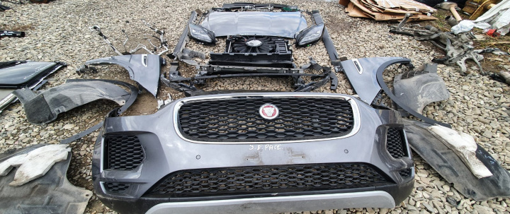 Bara spate dezechipata Jaguar E-Pace [20