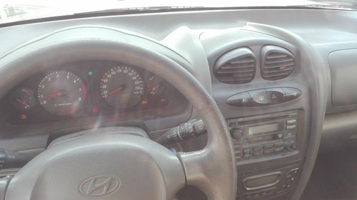 Bara spate Hyundai Santa Fe 2002 BREAK 4
