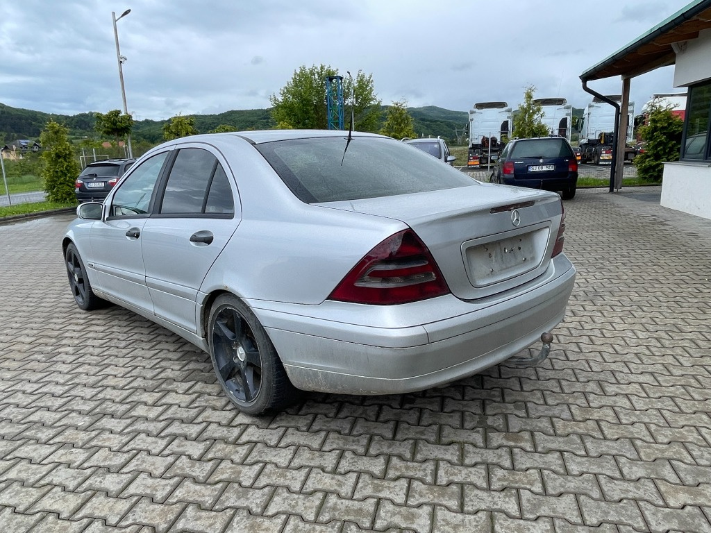 Bara spate Mercedes C-Class W203 2003 Li