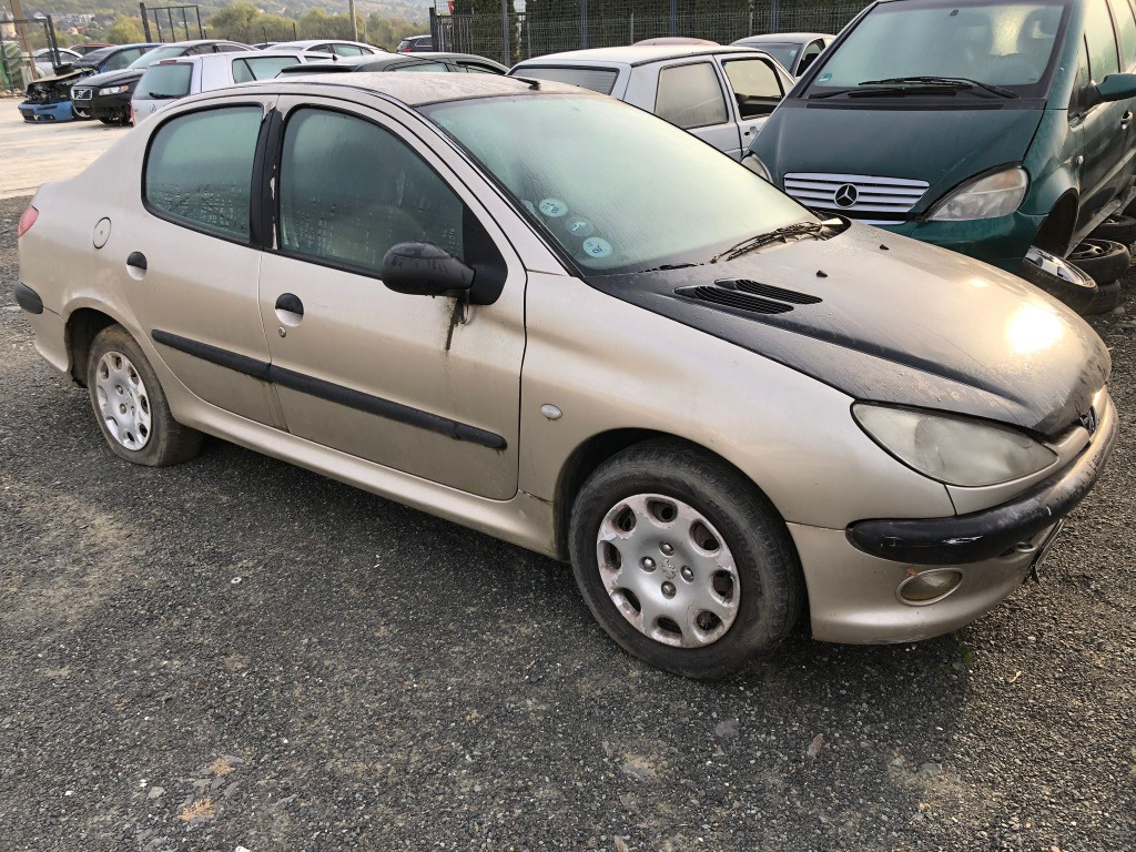 Bara spate Peugeot 206 2006 BERLINA 1.4 i