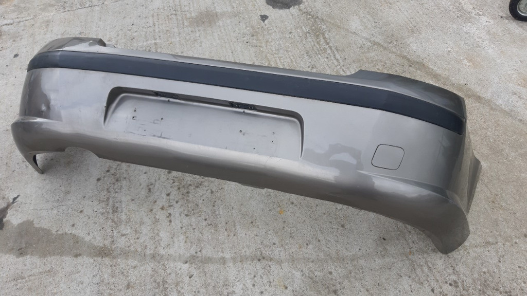 Bara spate Peugeot 407 cu mici defecte