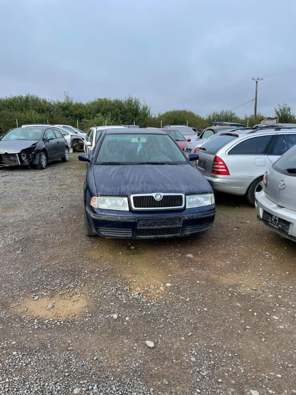 Bara spate Skoda Octavia 2003 Berlina 1.6