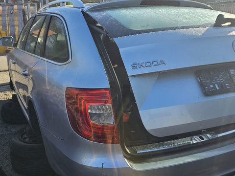 Bara spate Skoda Superb combi facelift 2015