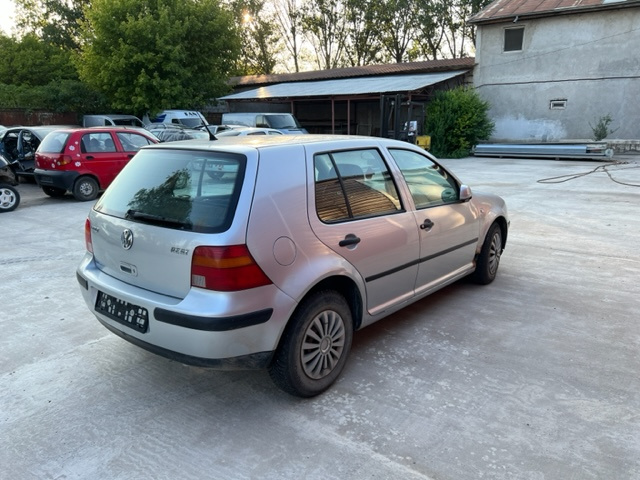 Bara spate Volkswagen Golf 4 2001 Hatchb