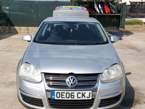 Bara spate Volkswagen Jetta 2006 BERLINA 1.6