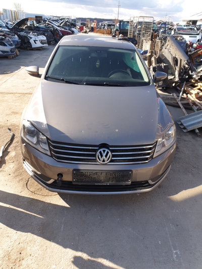 Bara spate Volkswagen Passat B7 2012 Berlina 2.0