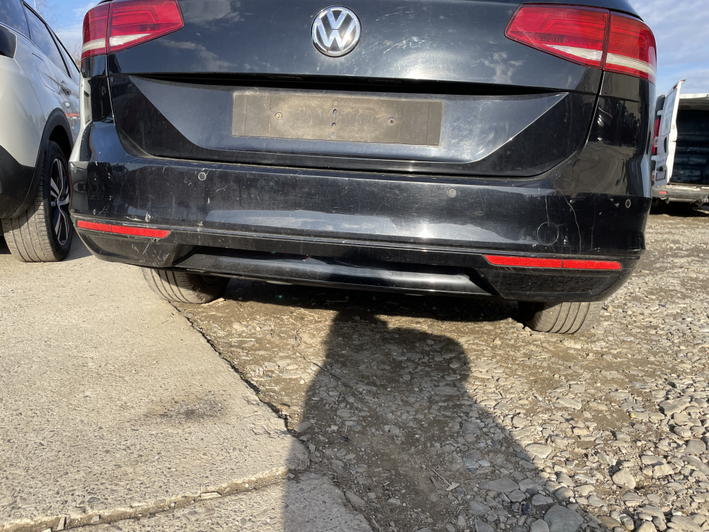 Bara spate Volkswagen Passat B8 Break 1.6 Motorina 2016, MODEL CU SENZORI DE PARCARE