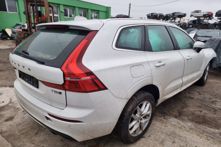 Bara spate Volvo XC60 2017 suv 2.0 benzina plug-in hybrid