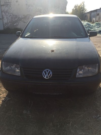 Bara spate VW Bora 2000 Berlina 1.9