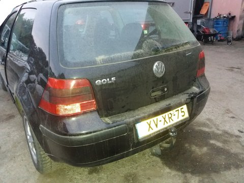 Bara spate VW Golf 4