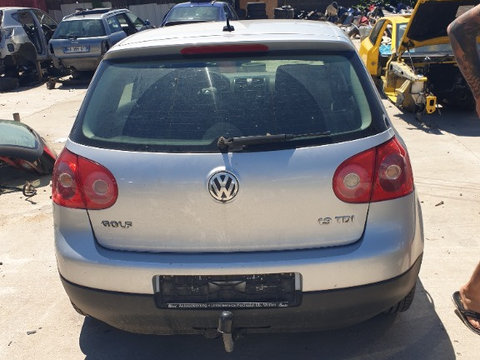 Bara spate VW Golf 5 hatchback cu gaura carlig
