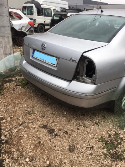 Bara spate VW Passat B5 2004