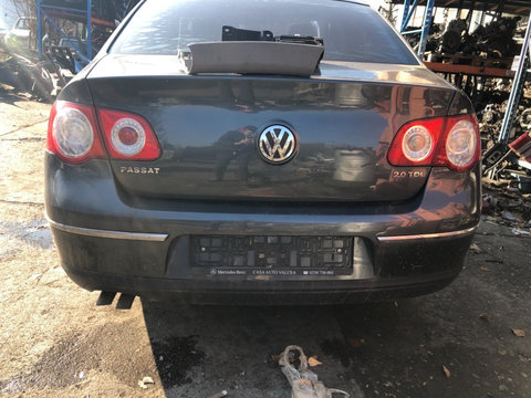 Bara spate VW Passat B6 Berlina