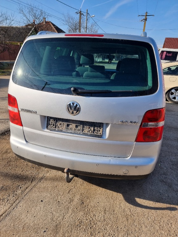 Bara spate VW Touran 2004-2007 cod culoare LA7W