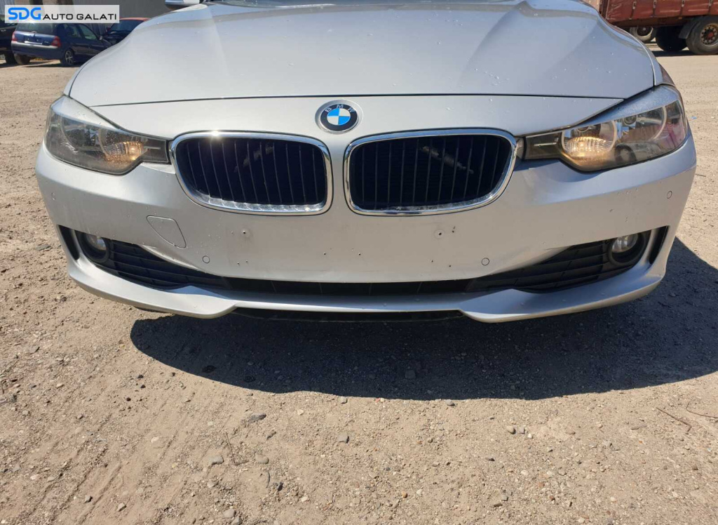Bara Spoiler Fata cu Locas Senzori Parcare BMW Seria 3 F30 F31 Nonfacelift 2011 - 2015 Culoare Glacier-Silber Metallic A83