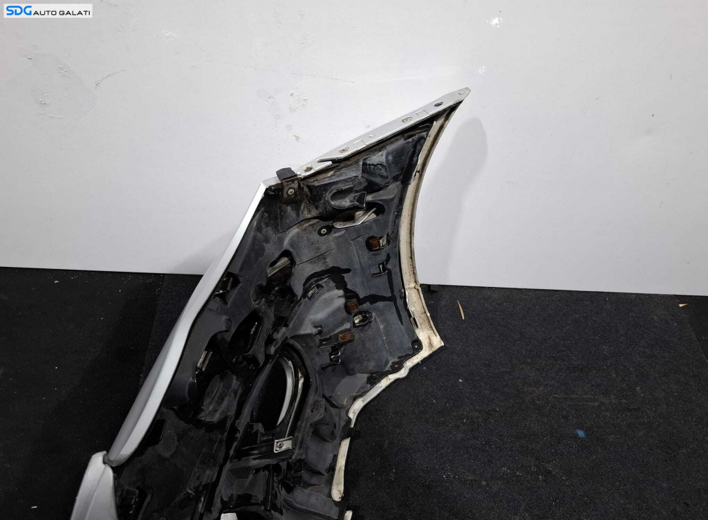 Bara Spoiler Fata Mercedes Clasa C Class