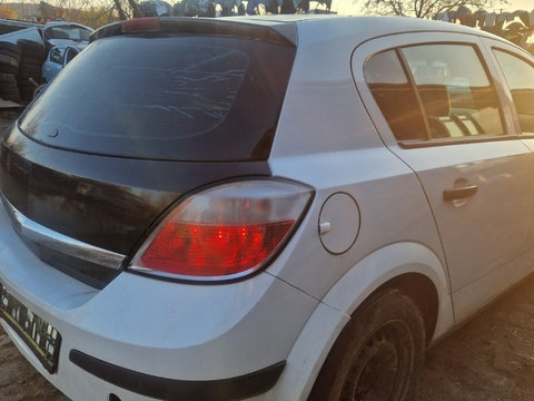 Bara spoiler spate Opel Astra H hatchback / scurt