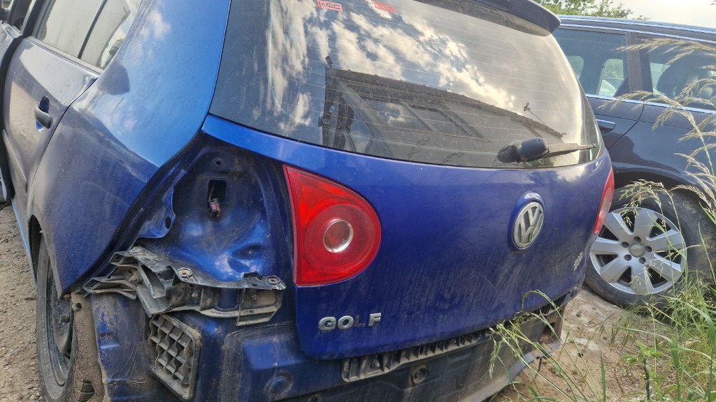 Bara spoiler spate Vw Golf 5 hatchback