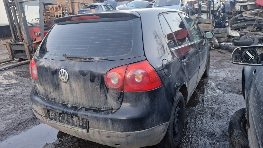 Bara spoiler spate Vw Golf 5 hatchback