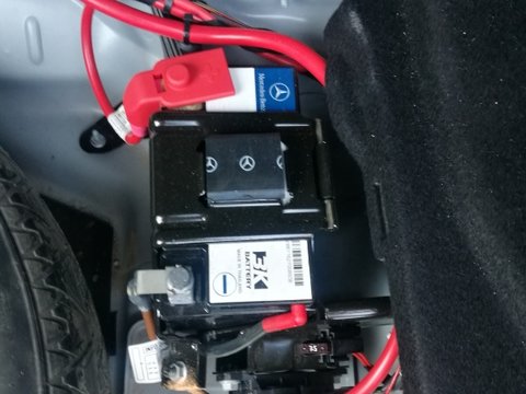 Career Dad Wow Baterie acumulator auxiliar mercedes - Anunturi cu piese