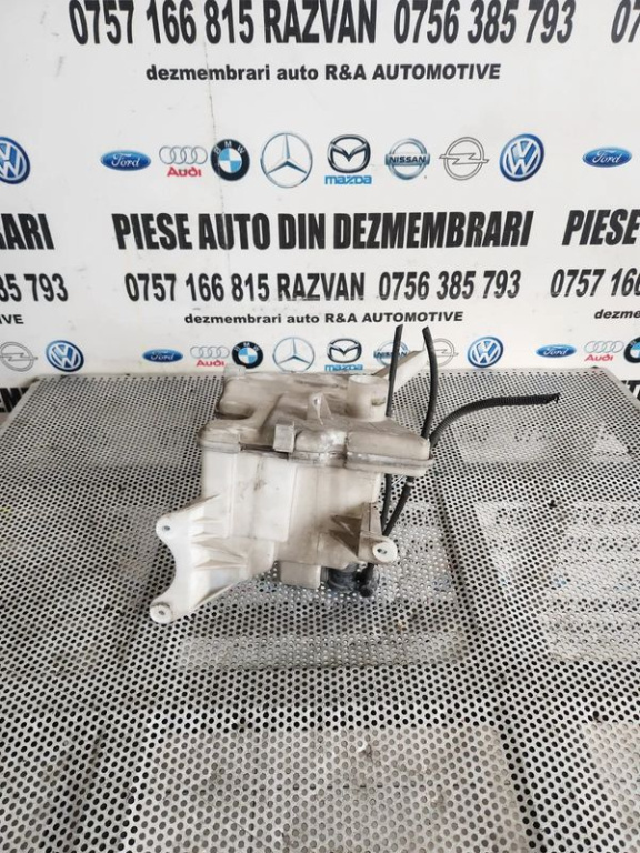 Bidonas Vas Lichid Parbriz Toyota Auris An 2013-2014-2015-2016-2017-2018 Dezmembrez Toyota Auris An 2015-2016-2017-2018 Facelift Volan Stanga - Dezmembrari Arad