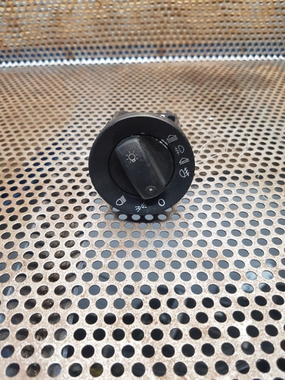 Bloc lumini audi a4 b7 8e0941531