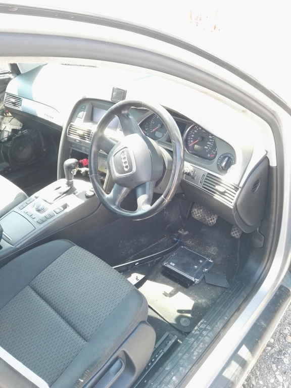 Bloc lumini Audi A6 4F C6 2005 berlina 3