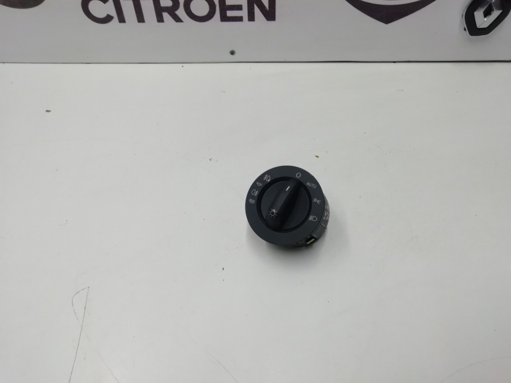 Bloc lumini Audi Q7 A6 C6 Cod 4F1941531D