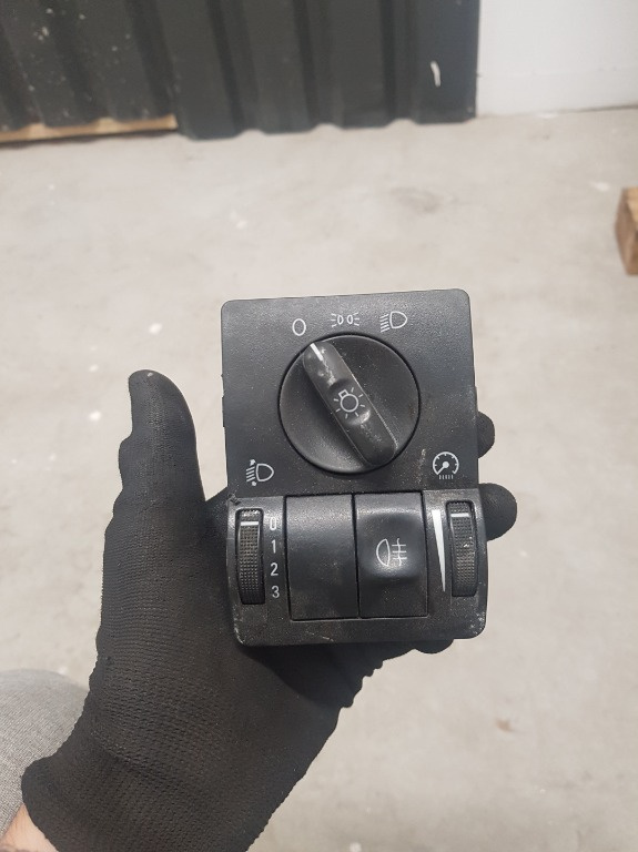 Bloc lumini Opel Corsa C cod 0524119