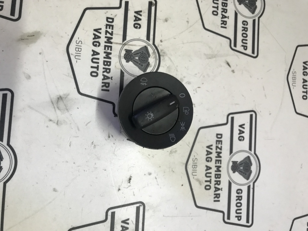 Bloc lumini vw golf 5 cu cod 1k0941431