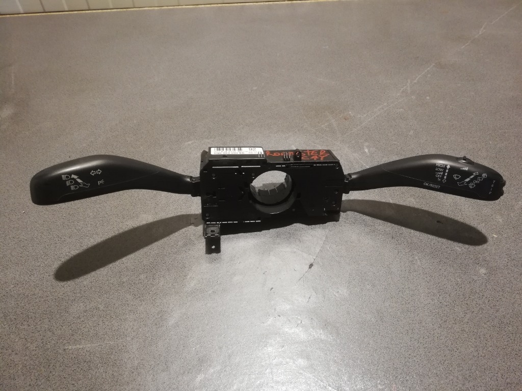 Bloc manete volan Skoda Roomster Scout an 2011 2012 2013 2014 2015 cod 6Q0953503EE