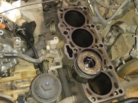Bloc motor defect bkd Volkswagen Passat B6, an 2007.